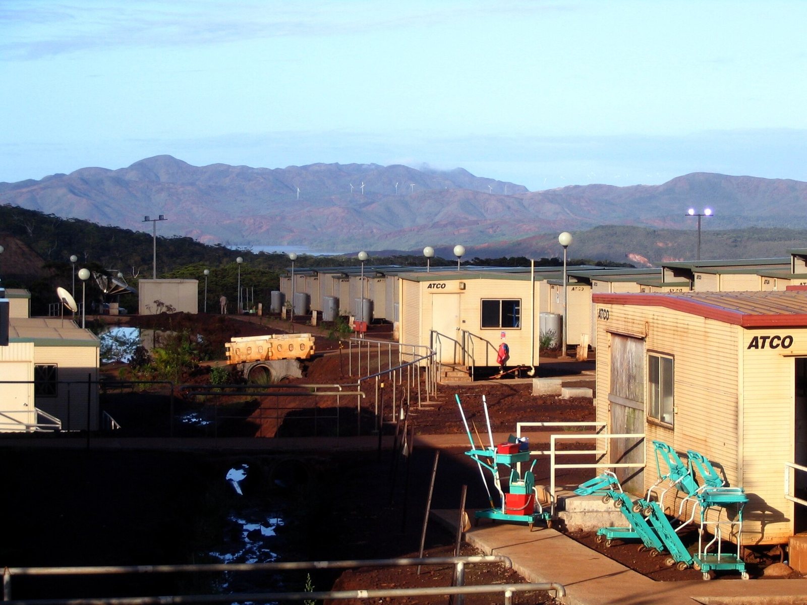 New Caledonian laterite to stainless steel